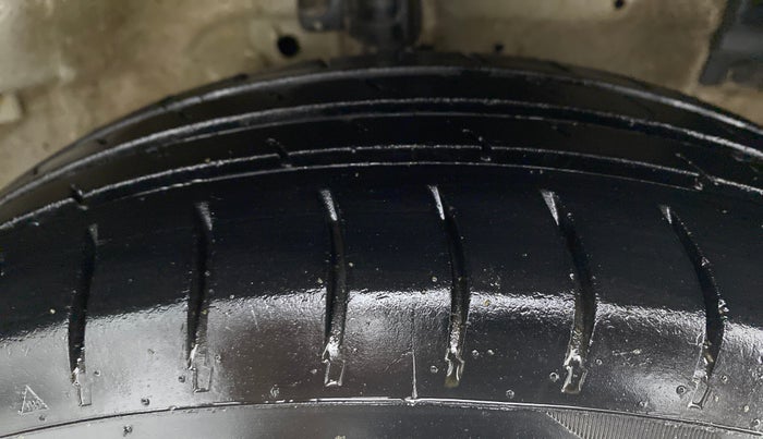 2014 Maruti Swift VXI, Petrol, Manual, 56,506 km, Right Front Tyre Tread