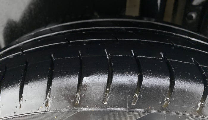 2014 Maruti Swift VXI, Petrol, Manual, 56,506 km, Left Rear Tyre Tread