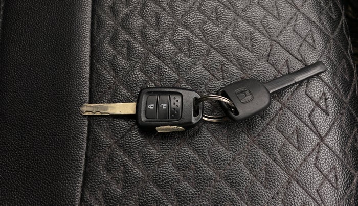 2018 Honda Jazz 1.2L I-VTEC SV, Petrol, Manual, 1,10,613 km, Key Close Up