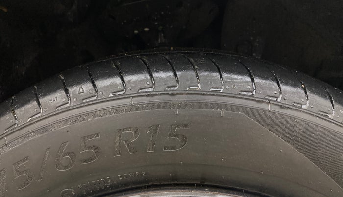 2018 Honda Jazz 1.2L I-VTEC SV, Petrol, Manual, 1,10,613 km, Right Front Tyre Tread