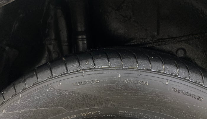 2018 Honda Jazz 1.2L I-VTEC SV, Petrol, Manual, 1,10,613 km, Right Rear Tyre Tread