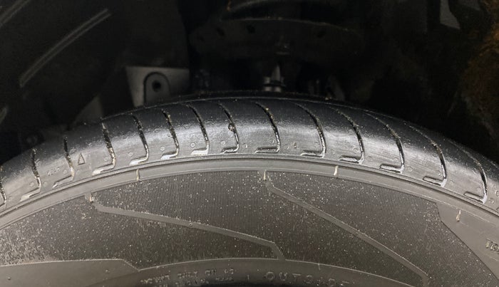 2018 Honda Jazz 1.2L I-VTEC SV, Petrol, Manual, 1,10,613 km, Left Front Tyre Tread