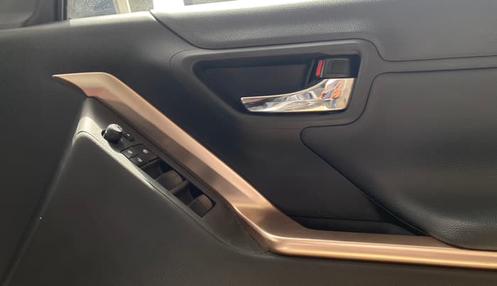 2023 Maruti Invicto ZETA PLUS 8 STR STRONG HYBRID, Hybrid, Automatic, 17,305 km, Driver Side Door Panels Control