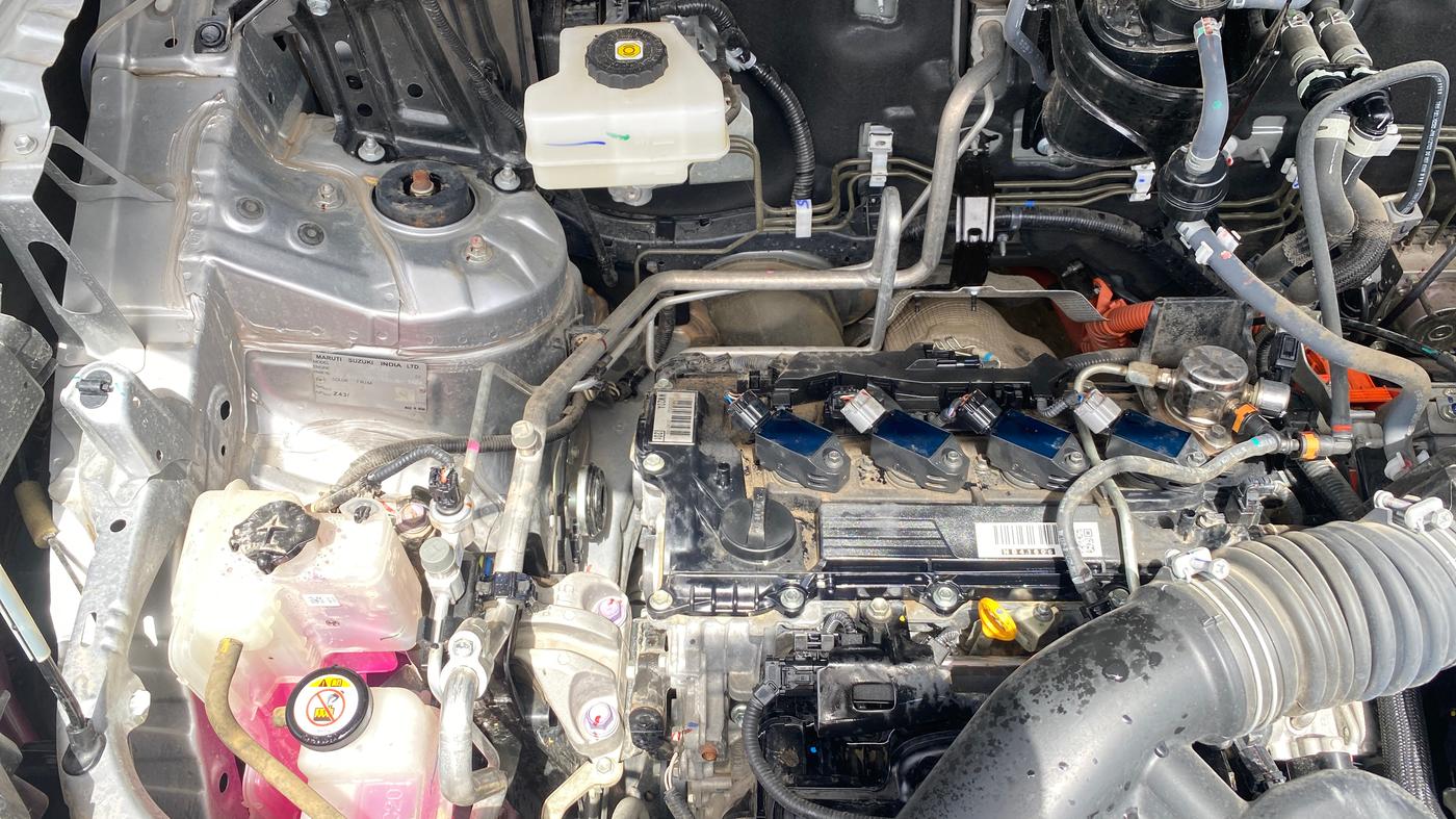 2023 Maruti Invicto ZETA PLUS 8 STR STRONG HYBRID, Hybrid, Automatic, 17,305 km, Engine View - Right