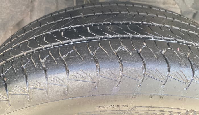 2023 Maruti Invicto ZETA PLUS 8 STR STRONG HYBRID, Hybrid, Automatic, 17,305 km, Right Front Tyre Tread