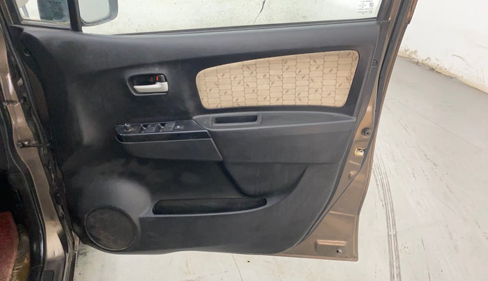 2017 Maruti Wagon R 1.0 VXI AMT, Petrol, Automatic, 22,946 km, Driver Side Door Panels Control