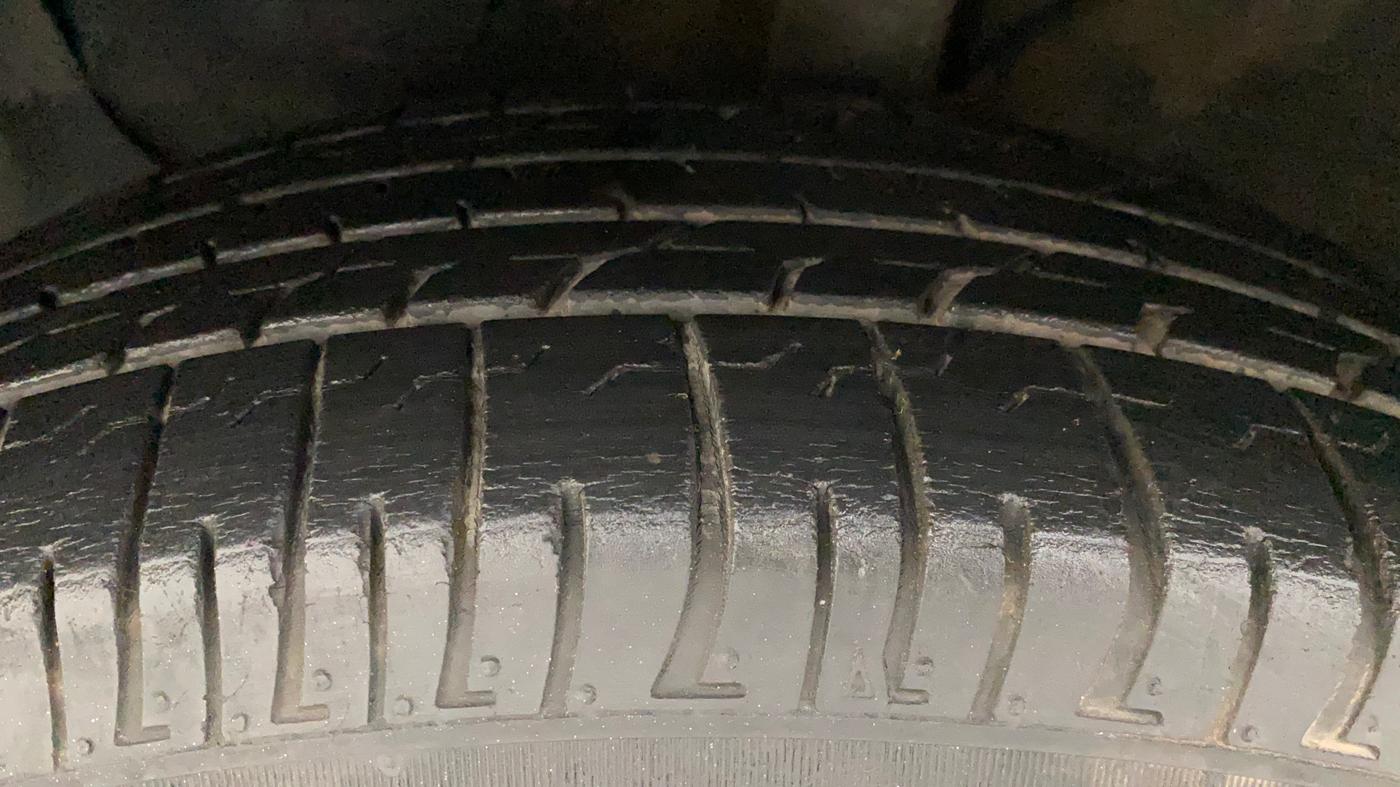 2017 Hyundai Creta SX PLUS 1.6 PETROL, Petrol, Manual, 68,811 km, Left Front Tyre Tread