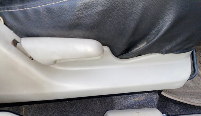 2016 Maruti Celerio VXI, Petrol, Manual, 50,128 km, Driver Side Adjustment Panel