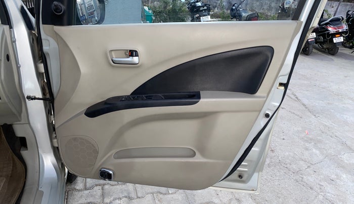 2016 Maruti Celerio VXI, Petrol, Manual, 50,128 km, Driver Side Door Panels Control