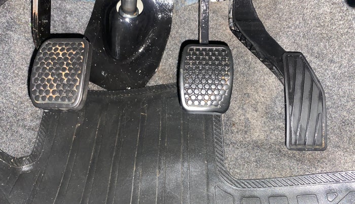 2018 Maruti Alto 800 LXI, Petrol, Manual, 1,04,398 km, Pedals