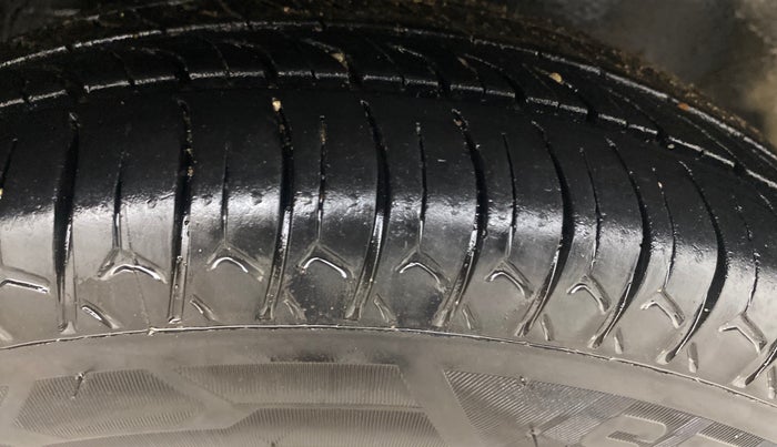 2018 Maruti Alto 800 LXI, Petrol, Manual, 1,04,398 km, Right Front Tyre Tread