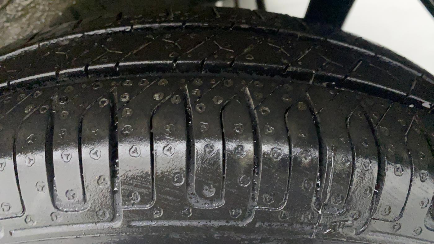 2015 Maruti Wagon R 1.0 LXI CNG AVANCE LIMITED EDITION, CNG, Manual, 43,170 km, Left Front Tyre Tread