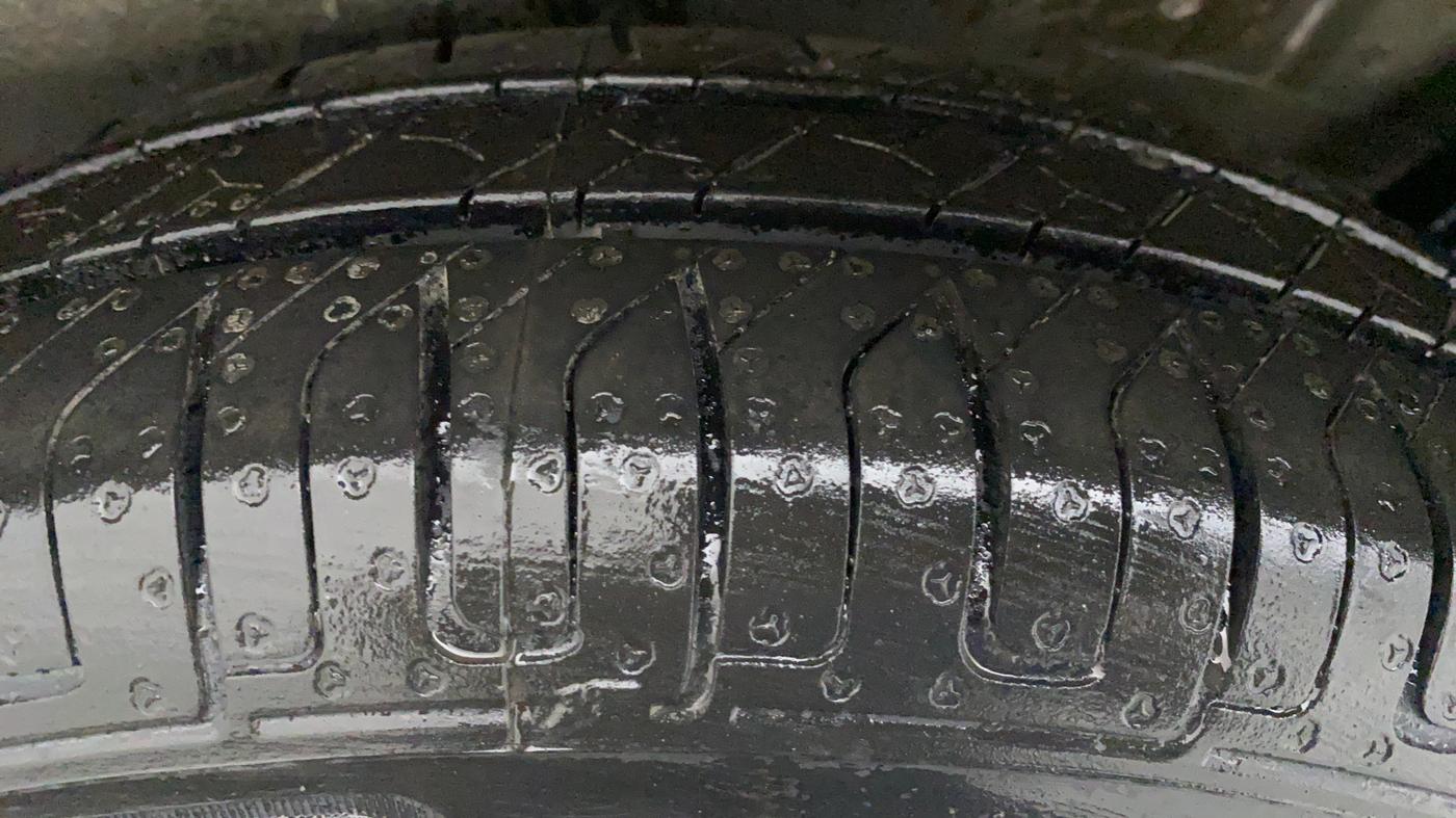 2015 Maruti Wagon R 1.0 LXI CNG AVANCE LIMITED EDITION, CNG, Manual, 43,170 km, Right Front Tyre Tread