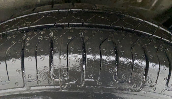 2015 Maruti Wagon R 1.0 LXI CNG AVANCE LIMITED EDITION, CNG, Manual, 43,170 km, Right Front Tyre Tread