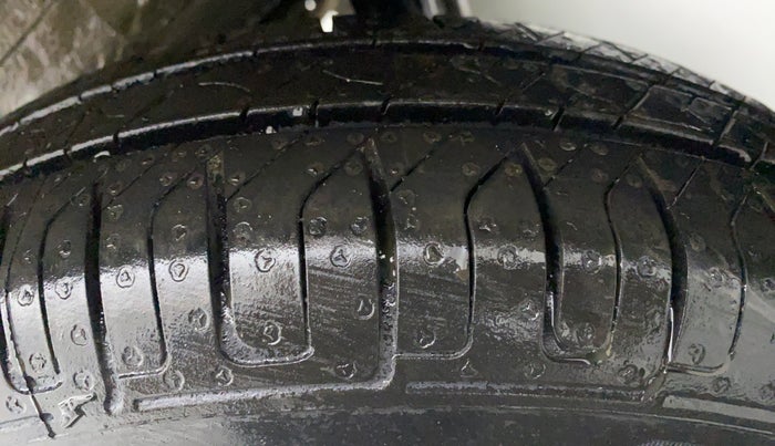 2015 Maruti Wagon R 1.0 LXI CNG AVANCE LIMITED EDITION, CNG, Manual, 43,170 km, Left Rear Tyre Tread