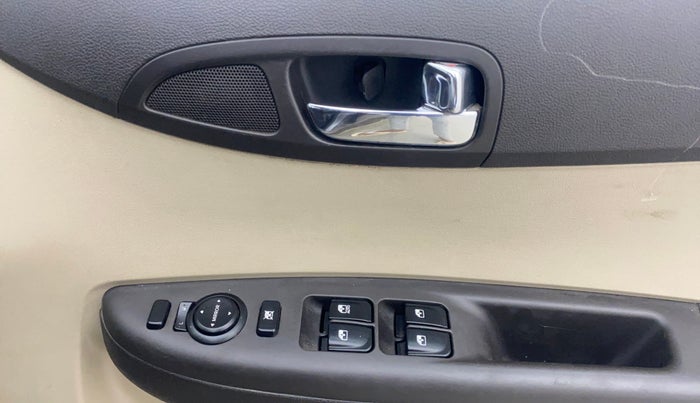 2012 Hyundai i20 SPORTZ 1.4 CRDI, Diesel, Manual, 83,457 km, Driver Side Door Panels Control