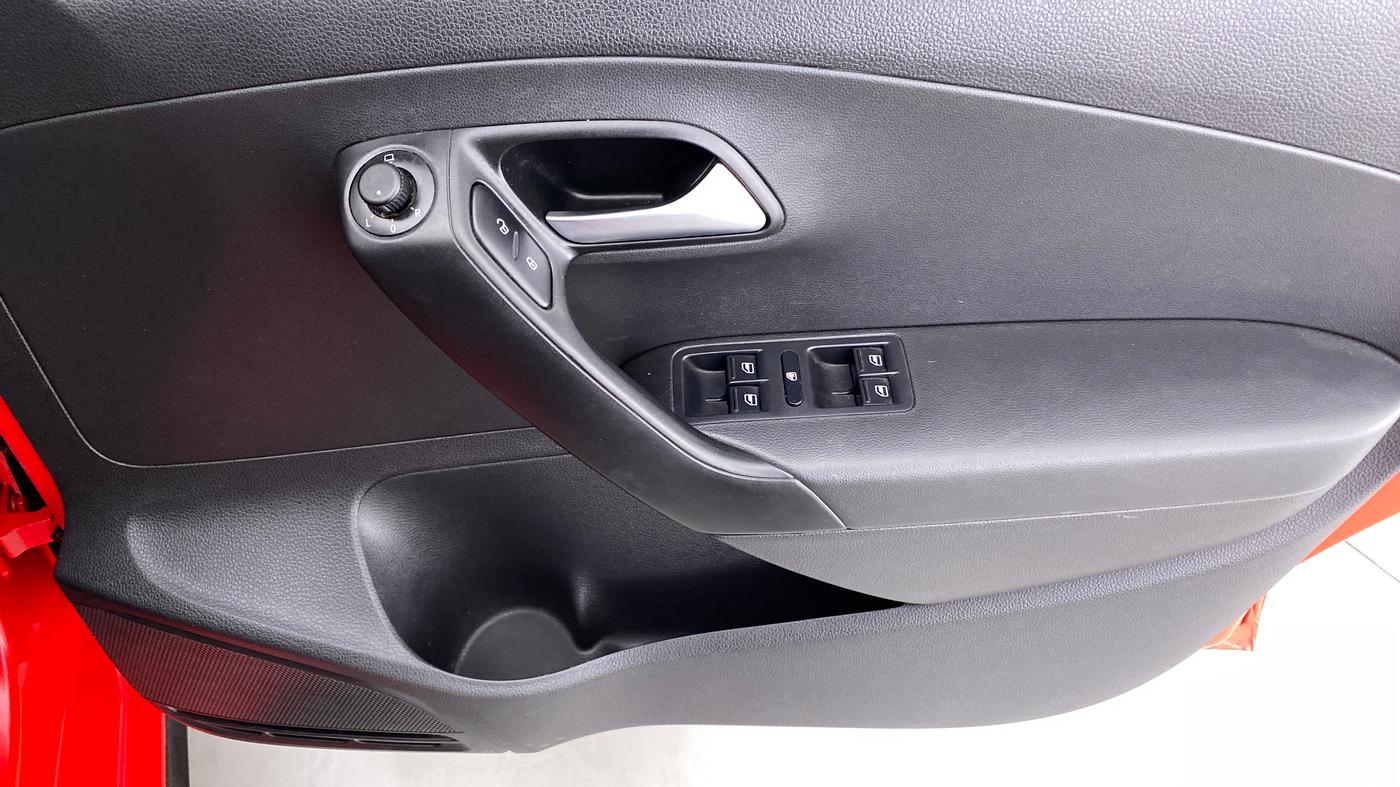2020 Volkswagen Polo HIGHLINE PLUS 1.0 TSI MT, Petrol, Manual, 23,648 km, Driver Side Door Panels Control
