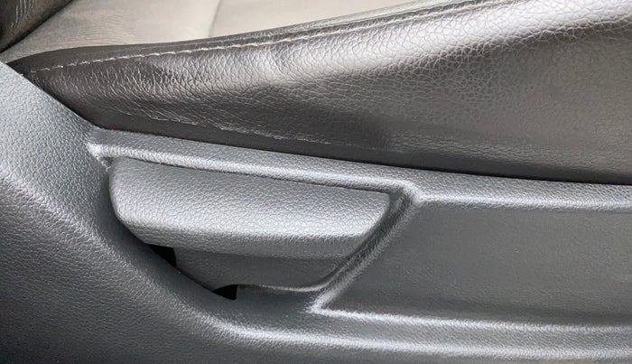 2014 Hyundai Eon MAGNA +, Petrol, Manual, 29,202 km, Driver Side Adjustment Panel