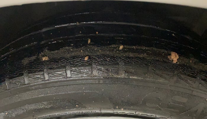 2014 Maruti Celerio VXI, CNG, Manual, 81,613 km, Right Front Tyre Tread