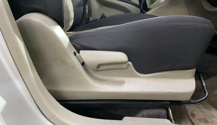 2014 Maruti Celerio VXI, CNG, Manual, 81,613 km, Driver Side Adjustment Panel