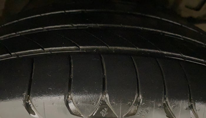 2018 Tata NEXON XZA PLUS PETROL DUAL TONE, Petrol, Automatic, 76,932 km, Right Front Tyre Tread