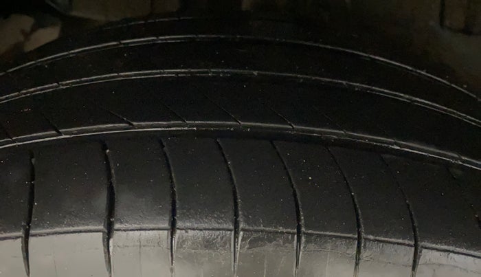 2018 Tata NEXON XZA PLUS PETROL DUAL TONE, Petrol, Automatic, 76,932 km, Right Rear Tyre Tread