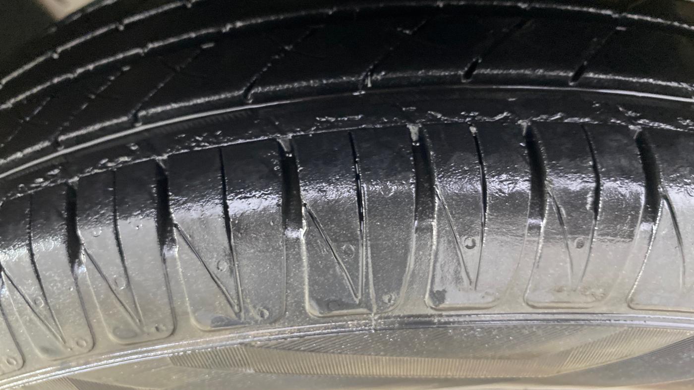 2018 Maruti IGNIS DELTA 1.2 AMT, Petrol, Automatic, 33,700 km, Left Front Tyre Tread
