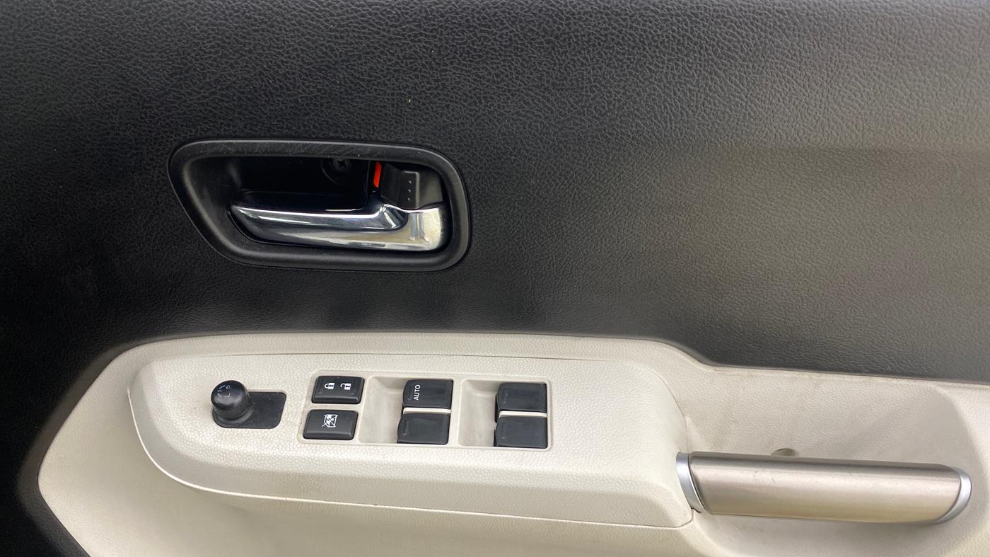 2018 Maruti IGNIS DELTA 1.2 AMT, Petrol, Automatic, 33,700 km, Driver Side Door Panels Control