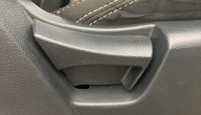 2021 Mahindra XUV300 W4 1.2 PETROL, Petrol, Manual, 34,008 km, Driver Side Adjustment Panel