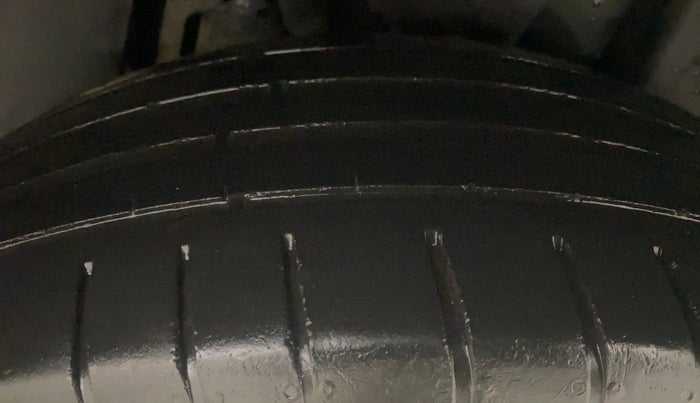 2021 Mahindra XUV300 W4 1.2 PETROL, Petrol, Manual, 34,008 km, Left Rear Tyre Tread