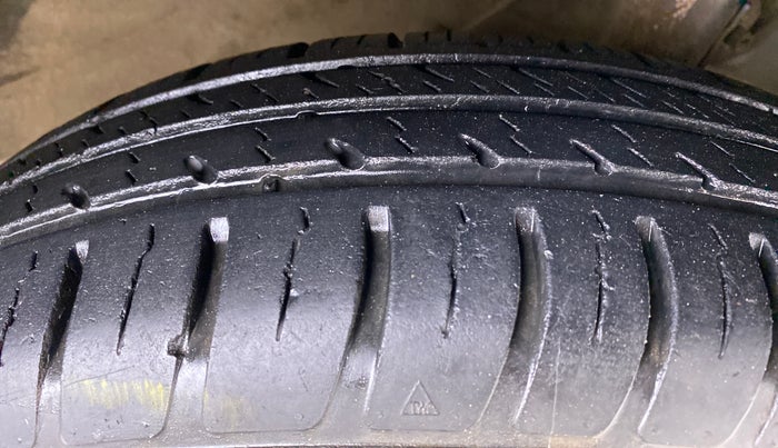 2019 Maruti Dzire VXI, Petrol, Manual, 30,444 km, Right Front Tyre Tread