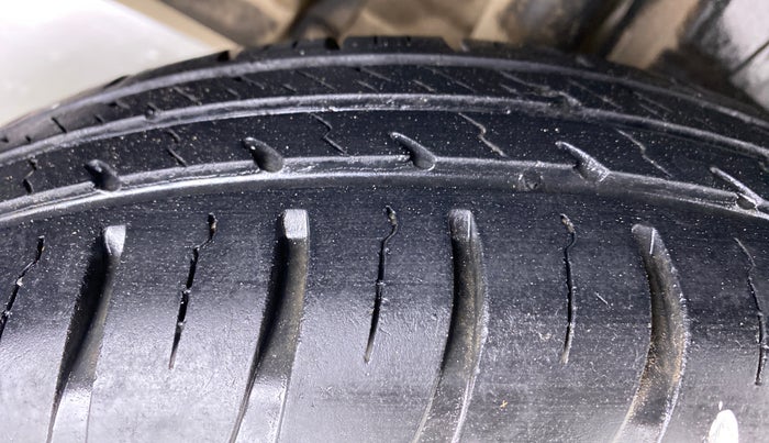 2019 Maruti Dzire VXI, Petrol, Manual, 30,444 km, Right Rear Tyre Tread