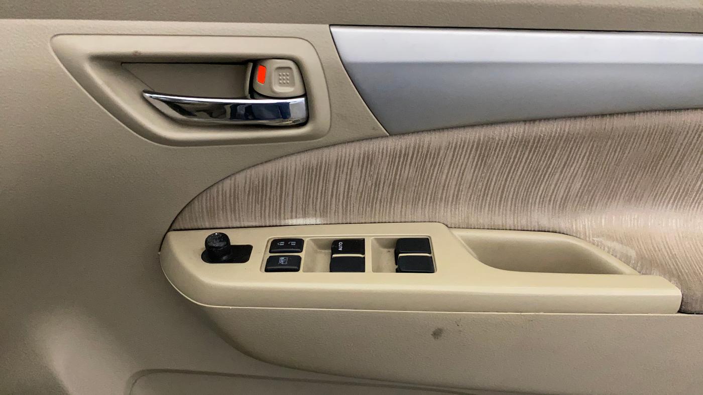 2013 Maruti Ertiga VXI, Petrol, Manual, 42,781 km, Driver Side Door Panels Control