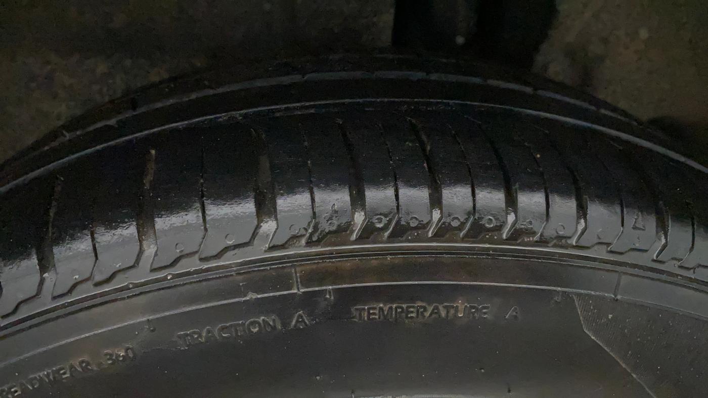 2013 Maruti Ertiga VXI, Petrol, Manual, 42,781 km, Left Rear Tyre Tread