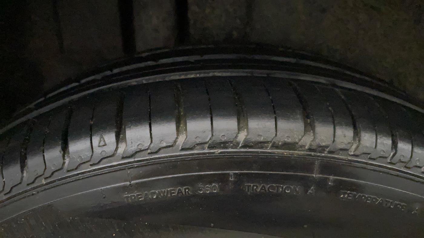 2013 Maruti Ertiga VXI, Petrol, Manual, 42,781 km, Right Rear Tyre Tread