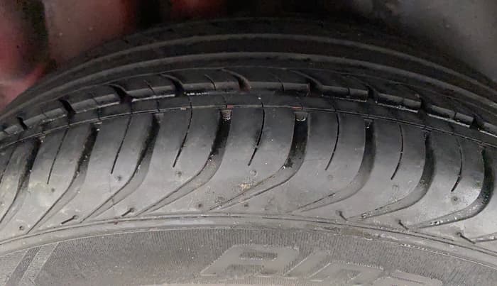 2014 Volkswagen Polo HIGHLINE1.2L, Petrol, Manual, 93,642 km, Right Rear Tyre Tread