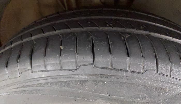 2014 Volkswagen Polo HIGHLINE1.2L, Petrol, Manual, 93,642 km, Right Front Tyre Tread