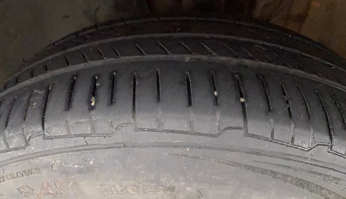 2014 Volkswagen Polo HIGHLINE1.2L, Petrol, Manual, 93,642 km, Left Front Tyre Tread