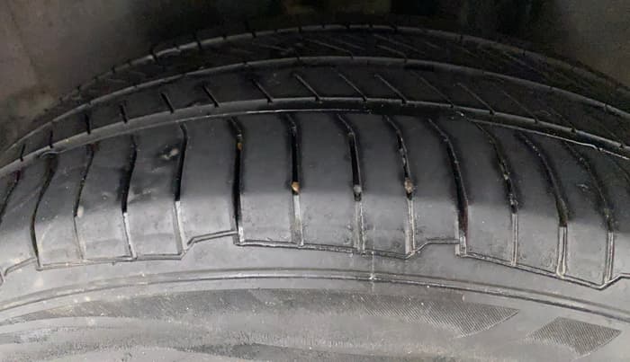 2014 Volkswagen Polo HIGHLINE1.2L, Petrol, Manual, 93,642 km, Left Rear Tyre Tread