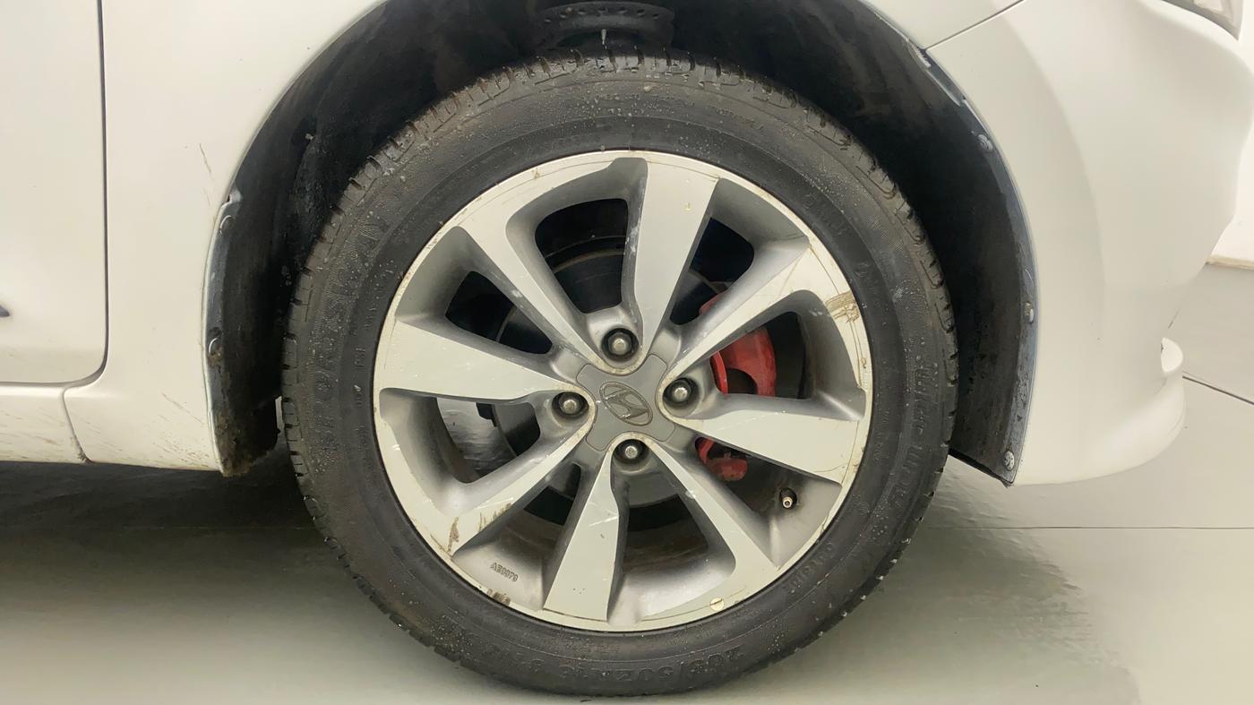 2015 Hyundai Elite i20 SPORTZ 1.2 (O), Petrol, Manual, 72,123 km, Right Front Wheel
