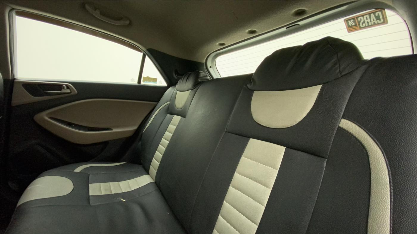 2015 Hyundai Elite i20 SPORTZ 1.2 (O), Petrol, Manual, 72,123 km, Right Side Rear Door Cabin