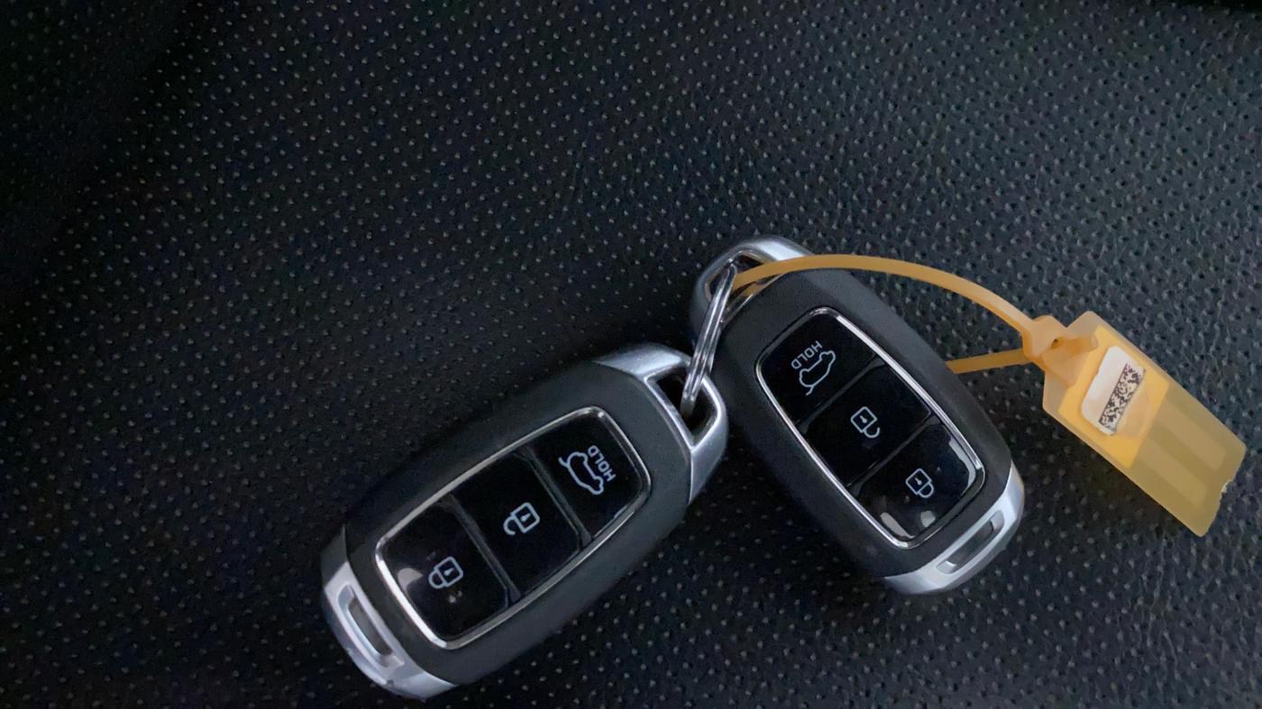 2024 Hyundai NEW I20 ASTA 1.2 MT, Petrol, Manual, 63,363 km, Key Close Up