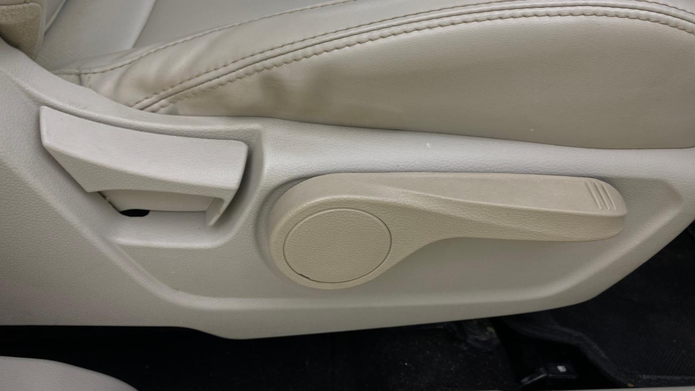 2021 Mahindra XUV300 W8 (O) 1.5 DIESEL, Diesel, Manual, 98,417 km, Driver Side Adjustment Panel