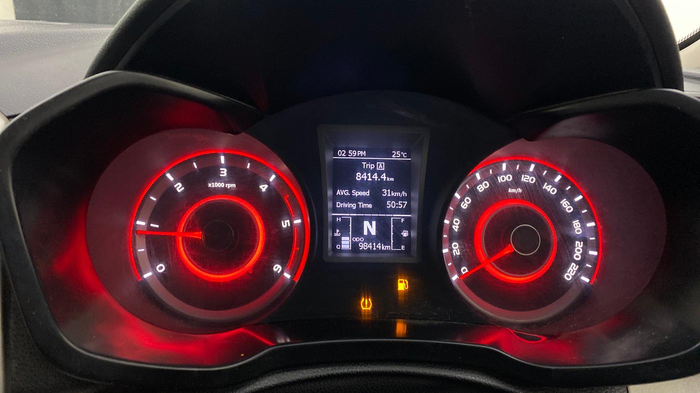 2021 Mahindra XUV300 W8 (O) 1.5 DIESEL, Diesel, Manual, 98,417 km, Odometer Image