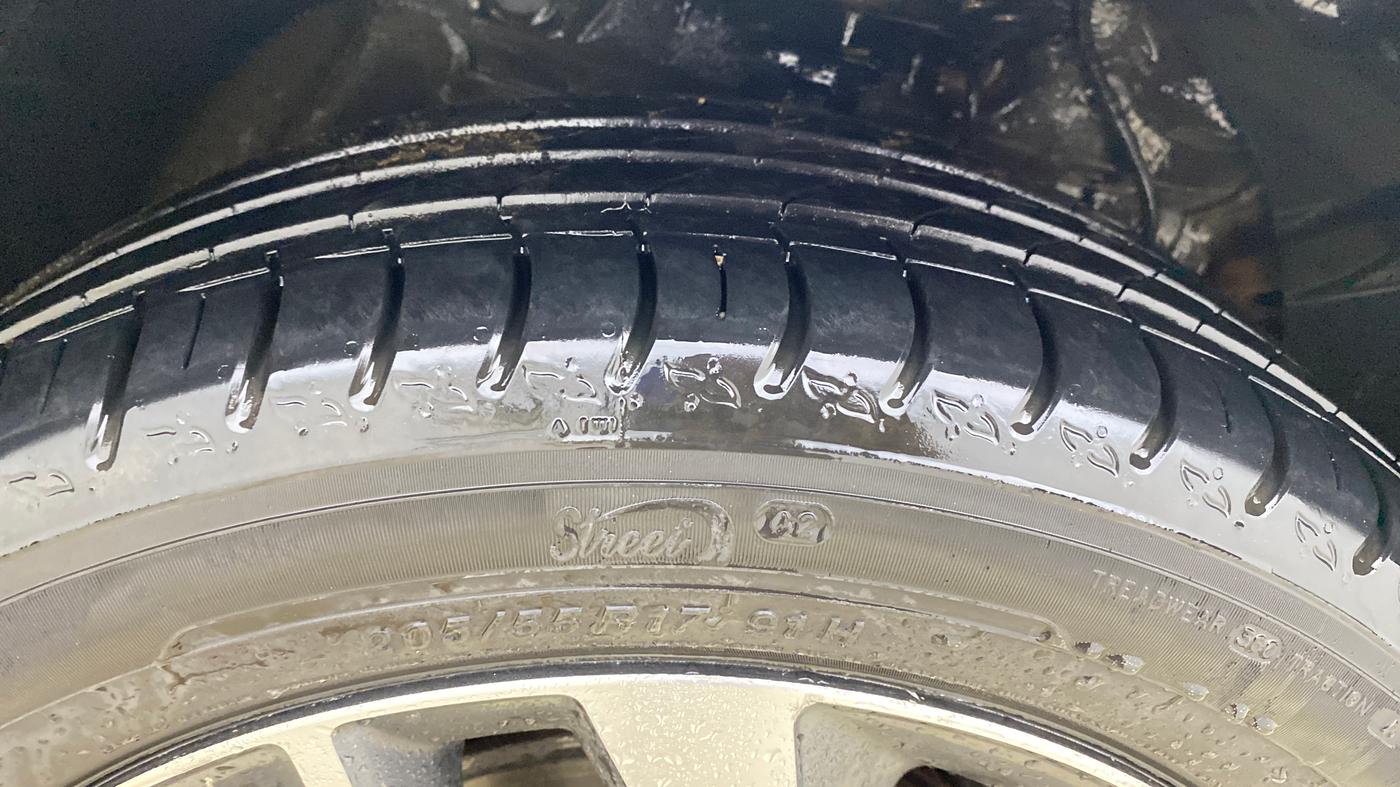 2021 Mahindra XUV300 W8 (O) 1.5 DIESEL, Diesel, Manual, 98,417 km, Right Front Tyre Tread