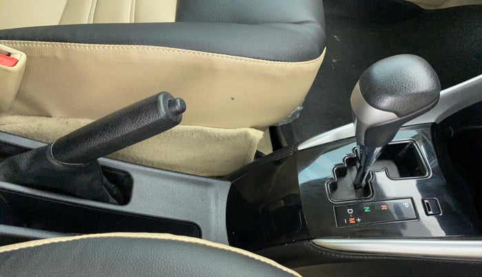 2020 Toyota YARIS G CVT, Petrol, Automatic, 45,616 km, Gear Lever