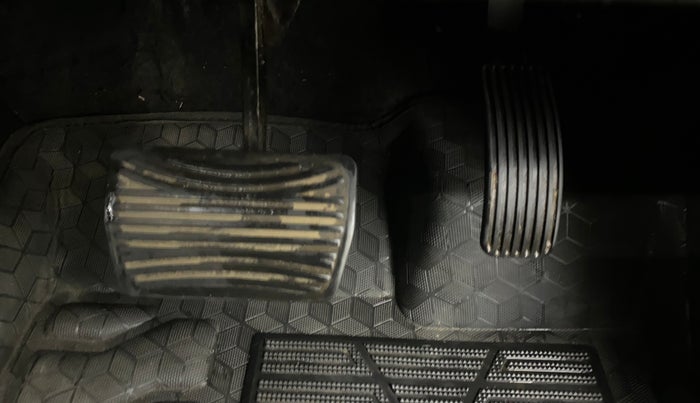 2022 Mahindra Thar LX D AT 4WD HT, Diesel, Automatic, 20,024 km, Pedals