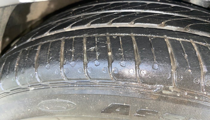 2015 Hyundai Xcent SX AT 1.2 (O), Petrol, Automatic, 57,402 km, Right Front Tyre Tread