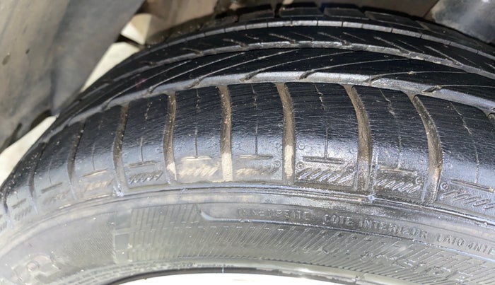 2015 Hyundai Xcent SX AT 1.2 (O), Petrol, Automatic, 57,402 km, Right Rear Tyre Tread