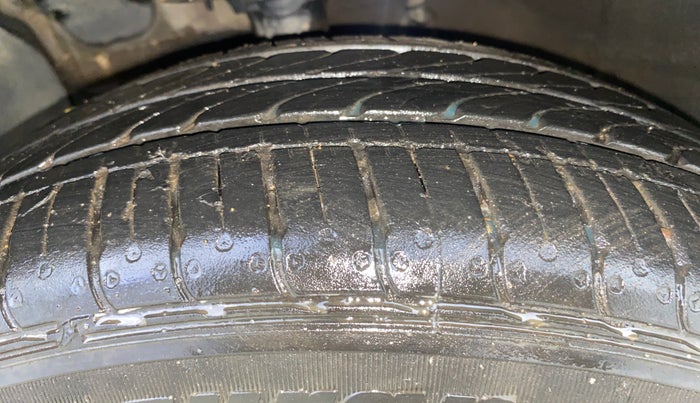 2015 Hyundai Xcent SX AT 1.2 (O), Petrol, Automatic, 57,402 km, Left Front Tyre Tread